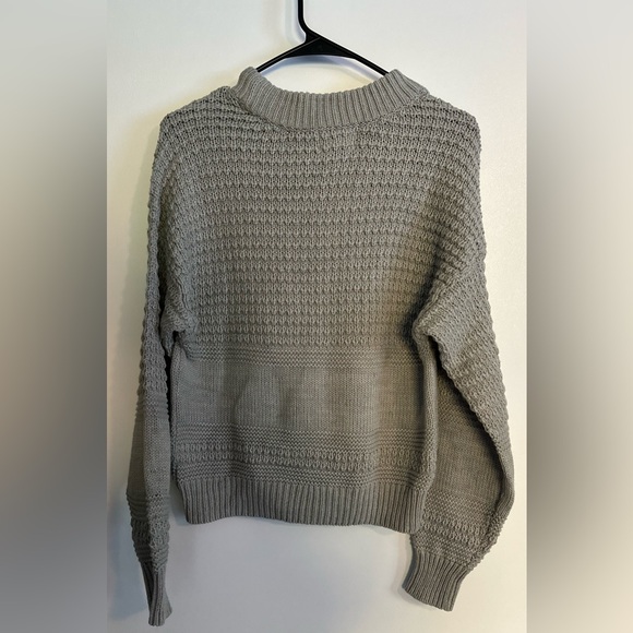 Universal Threads. Pullover Sweater. Gray. - Picture 3 of 3